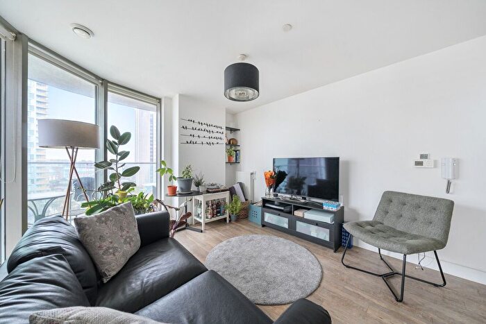 2 Bedroom Flat For Sale In Cornmill Lane, Lewisham, London, SE13