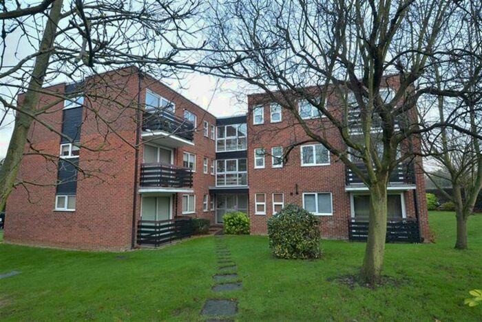 2 Bedroom Apartment To Rent In Parkmore Close, Woodford Green, IG8