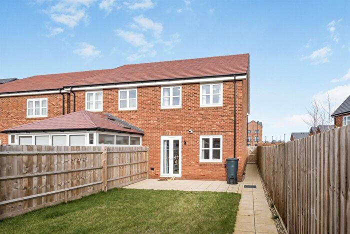 3 Bedroom Semi-Detached House For Sale In Empress Drive, Wallingford, OX10