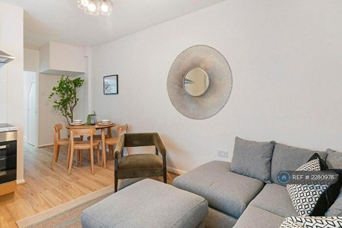 2 Bedroom Flat To Rent In Alliance Road, London, SE18