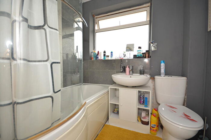 3 Bedroom Semi-Detached House For Sale In RIngstead, NN14
