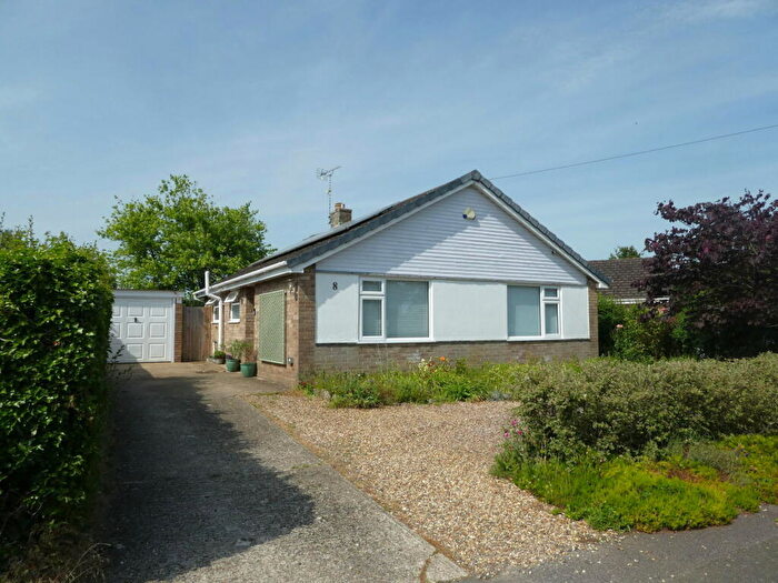 3 Bedroom Detached Bungalow For Sale In Cartwright Road, Charlton, OX17