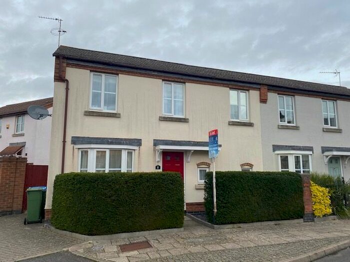 2 Bedroom End Of Terrace House To Rent In Woodford Close, Aylesbury, HP19