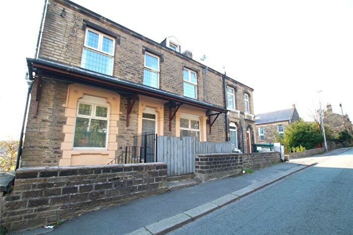 3 Bedroom Detached House To Rent In Longwood Gate, Huddersfield, West Yorkshire, HD3