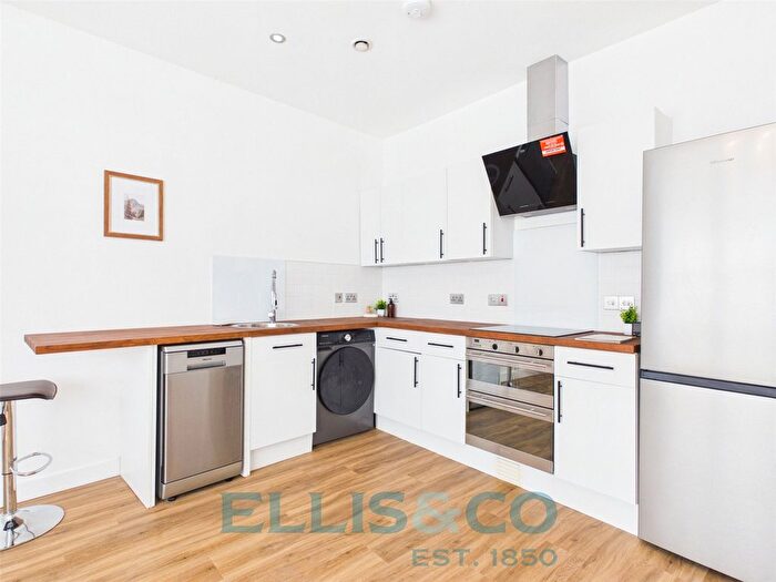 1 Bedroom Flat To Rent In Lamberts Yard, High Street, Tonbridge, Kent, TN9