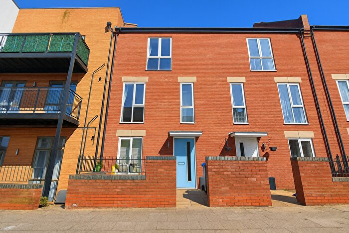 4 Bedroom Town House For Sale In High Street, Northampton, NN5