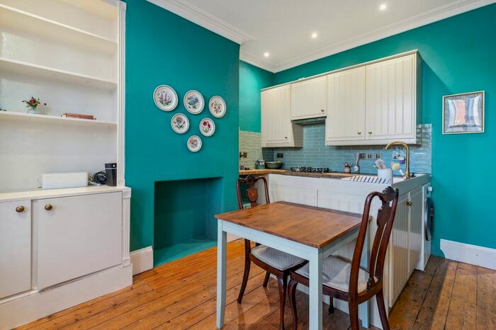 2 Bedroom Flat To Rent In Sandycombe Road, Richmond, TW9