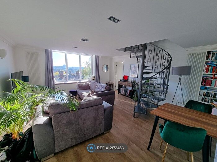 2 Bedroom Flat To Rent In Hyde Terrace, Leeds, LS2