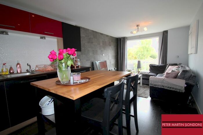 2 Bedroom Flat To Rent In Pumphouse Crescent, Watford, WD17