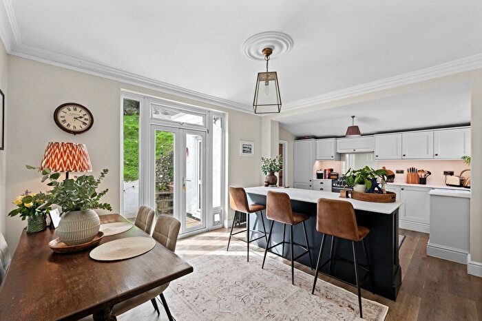 3 Bedroom Detached House For Sale In Hilltop Road, Whyteleafe, CR3