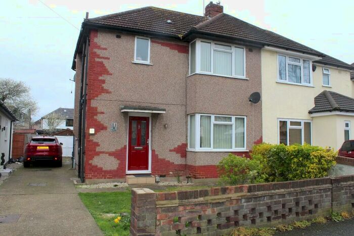 4 Bedroom Semi-Detached House To Rent In Coronation Drive, Hornchurch, London, RM12