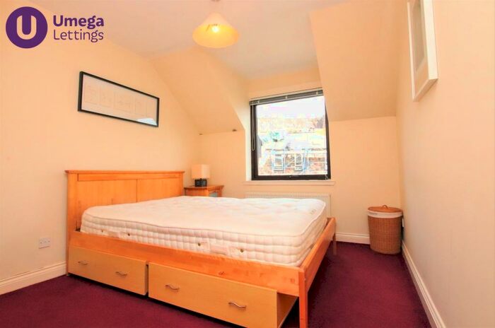 1 Bedroom Flat To Rent In Hermits Croft, Edinburgh, EH8