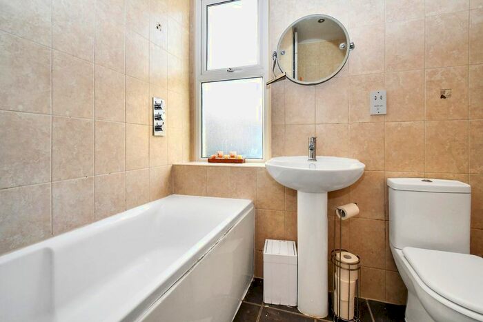3 Bedroom Town House For Sale In Carrbottom Road, Greengates, Bradford, BD10
