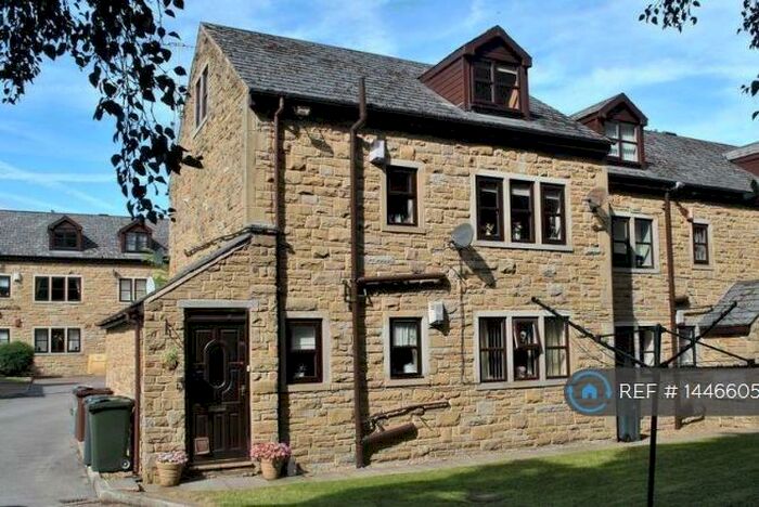 2 Bedroom Maisonette To Rent In Glaisdale Court, Sandy Lane, Bradford, BD15