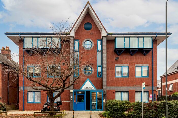 Studio To Rent In Brighton Road, Crawley RH10