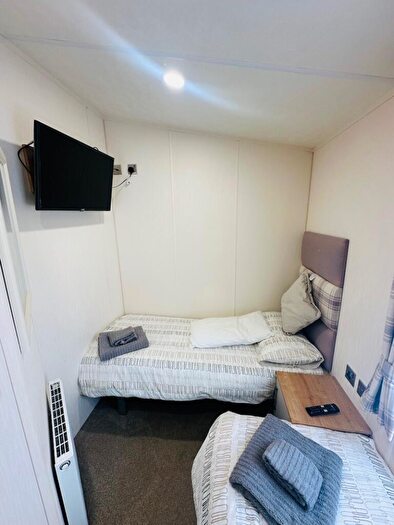 2 Bedroom Caravan For Sale In Perowne Way, Sandown, PO36