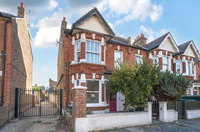 2 Bedroom Flat For Sale In Valetta Road, London, W3