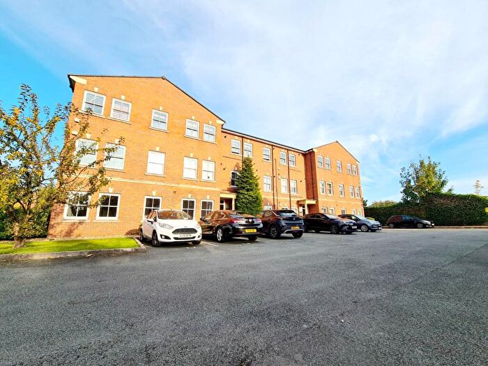 2 Bedroom Flat To Rent In Hatters Court, Stockport, Greater Manchester, SK1