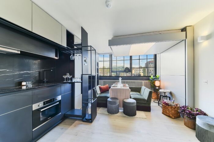 3 Bedroom Cluster House To Rent In Weedon Road, NN12
