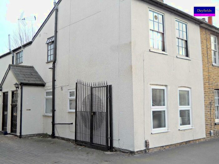 1 Bedroom Flat To Rent In Crossbrook Street, Waltham Cross, Hertfordshire, EN8