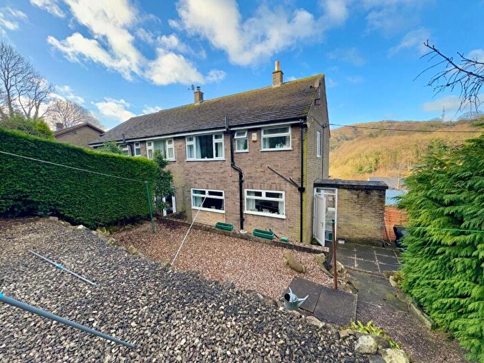 3 Bedroom Semi-Detached House For Sale In Starkholmes Road, Starkholmes, Matlock, DE4