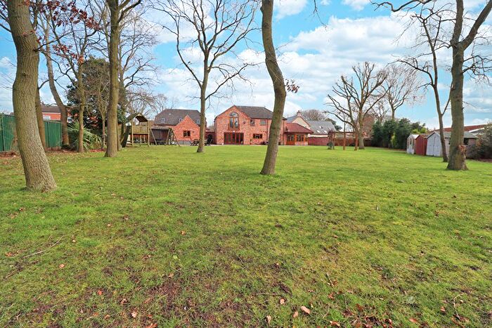 6 Bedroom Detached House For Sale In Wood Lane, South Hykeham, Lincoln, LN6