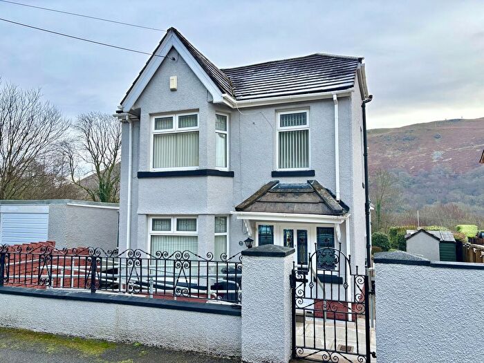 3 Bedroom Detached House For Sale In New Street, Godrergraig, Swansea., SA9