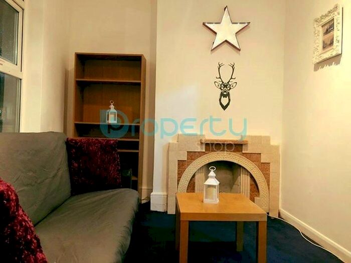 1 Bedroom Flat To Rent In Boston Parade, Boston Road, London W7