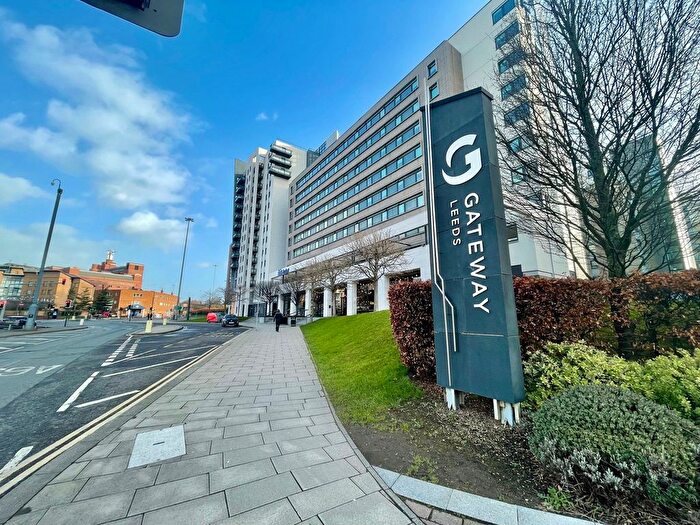 1 Bedroom Flat To Rent In Gateway North, Crown Point Road, Leeds, Uk, LS9