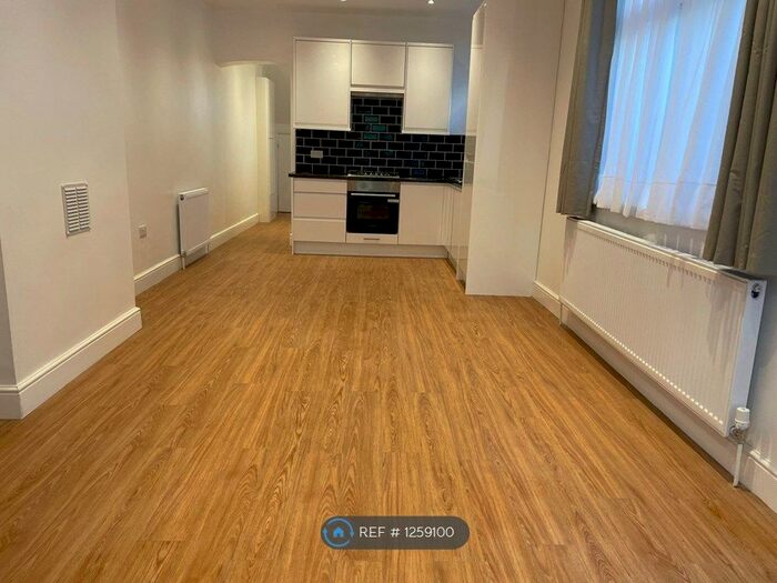 2 Bedroom Flat To Rent In Grange Park Road, Thornton Heath CR7