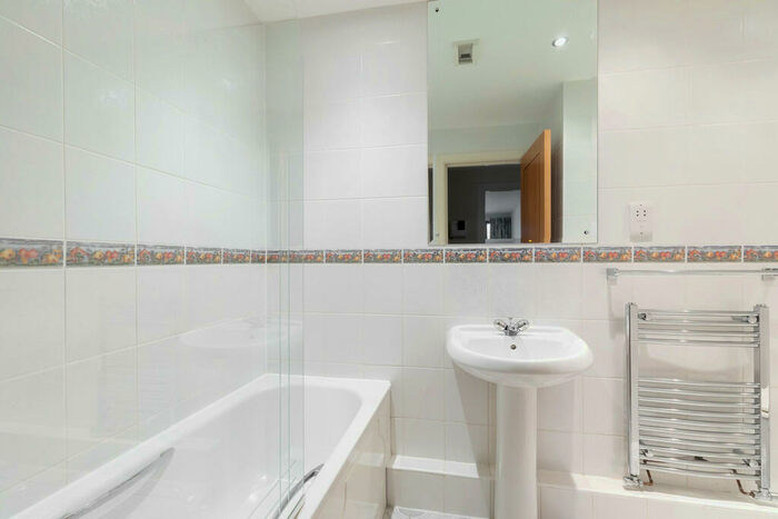 2 Bedroom Apartment To Rent In Century Court, Montpellier, GL50