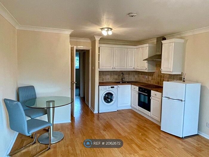 1 Bedroom Flat To Rent In Bays Farm Court, West Drayton, UB7