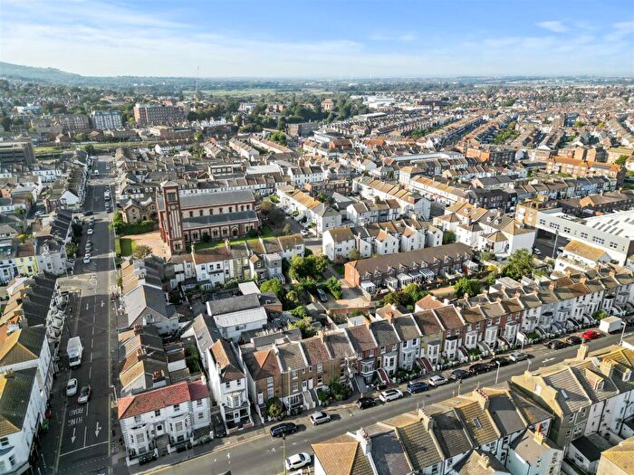 1 Bedroom Flat For Sale In Langney Road, Eastbourne, BN21