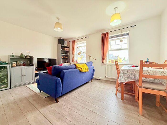 2 Bedroom Flat To Rent In Erickson Gardens, Bromley, BR2