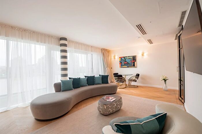 2 Bedroom Flat To Rent In Central Avenue, Fulham, London, SW6