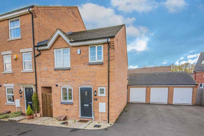 3 Bedroom End Of Terrace House For Sale In Clarendon Close, Little Stanion, NN18