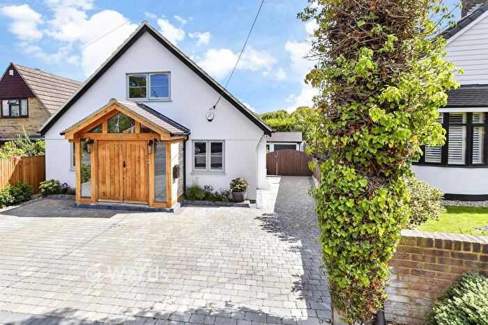 4 Bedroom Chalet For Sale In Robin Hood Lane (Lower), Walderslade, Chatham, Kent, ME5