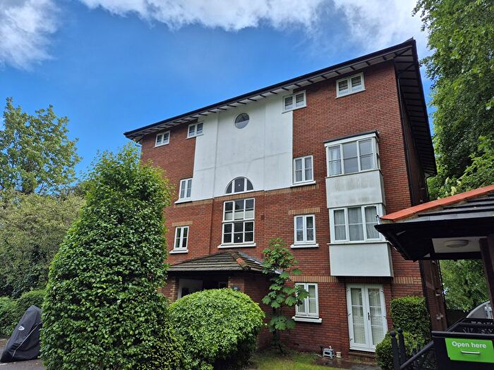 1 Bedroom Flat For Sale In Beechwood Grove, London, W3