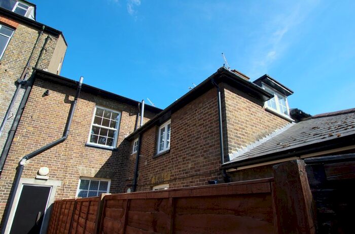 1 Bedroom Flat To Rent In St Albans Road, Watford, WD17