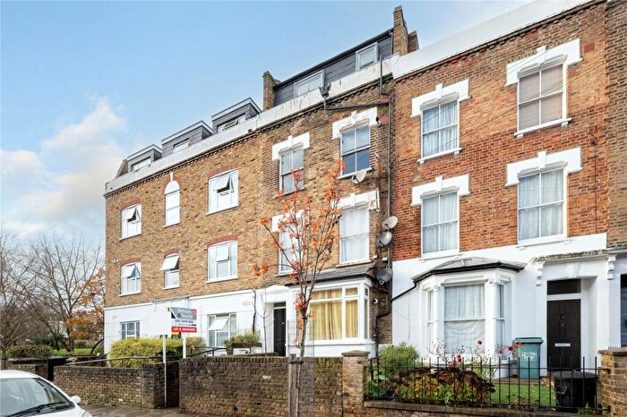 3 Bedroom Apartment To Rent In Davenant Road, Upper Holloway, London, N19