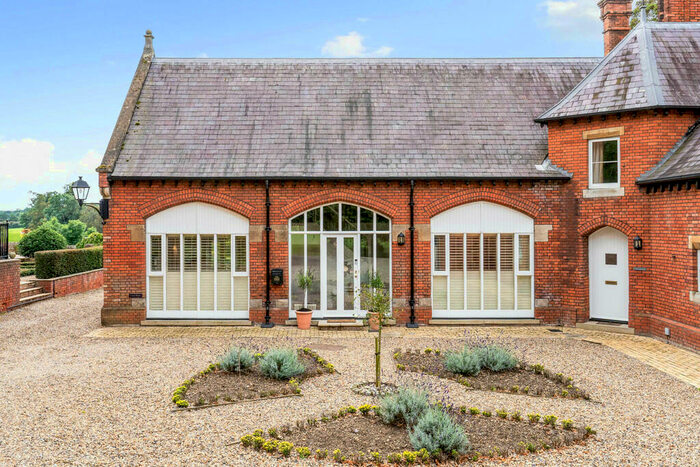 2 Bedroom Manor House For Sale In The Coach House, Frogmore Hall, SG14