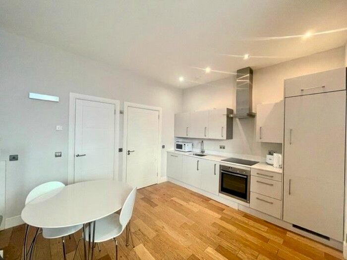 2 Bedroom Flat To Rent In Dewar Place Lane, West End, Edinburgh, EH3