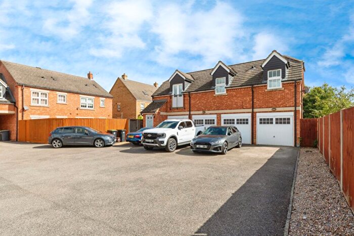 2 Bedroom Coach House For Sale In Weavers Orchard, Arlesey, SG15