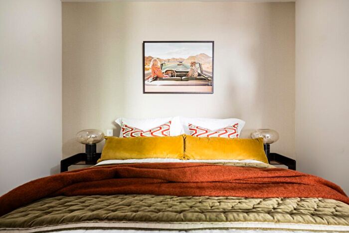 Flat To Rent In Bloom East, Nine Elms Ln, Nine Elms, London, SW11