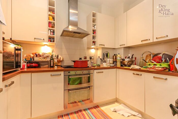 2 Bedroom Flat To Rent In Lockhart Road, Watford, Hertfordshire, WD17