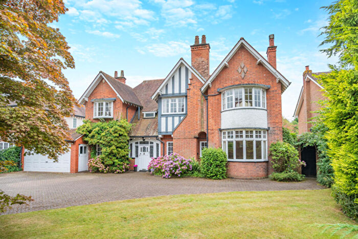 5 Bedroom Detached House For Sale In Alderbrook Road, Solihull, West Midlands, B91