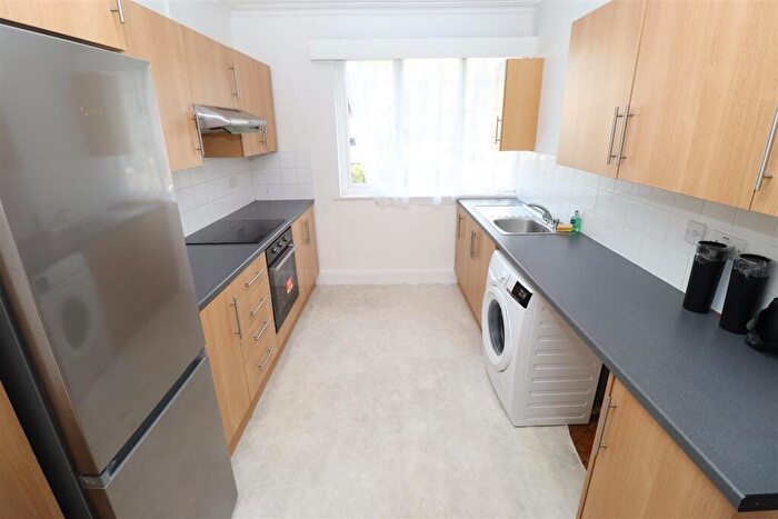1 Bedroom Flat To Rent In Armitage Road, NW11