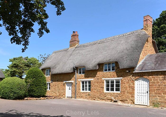 3 Bedroom Cottage To Rent In Horley, OX15