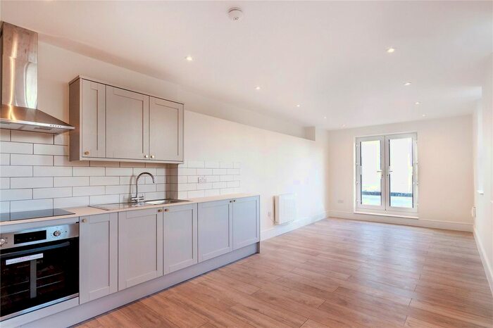 2 Bedroom Flat To Rent In Upper Tooting Road, London, SW17