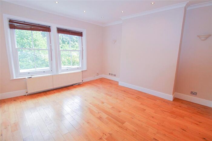 2 Bedroom Apartment To Rent In Highland Road, London, SE19